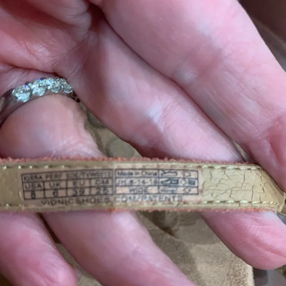 Vionic Tropez Women's Pink/Coral Patent Leather Toe Post Orthotic Sandals - Picture 9 of 9